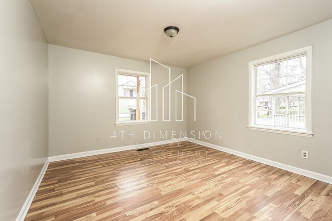 Building Photo - Charming 4-Bedroom Rental with Hardwood Fl...