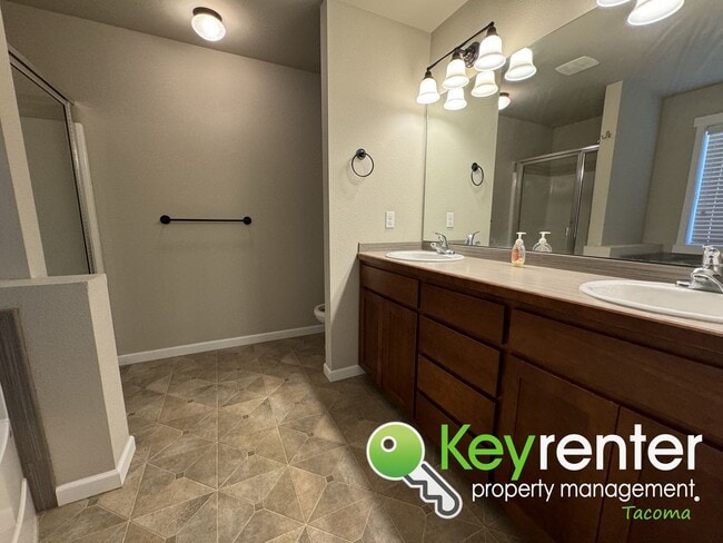 Building Photo - Unique Parkland 4 Bedroom 3 Bath Spacious ...