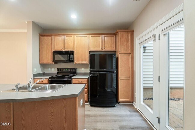 Building Photo - 8819 Orchard Grove Way