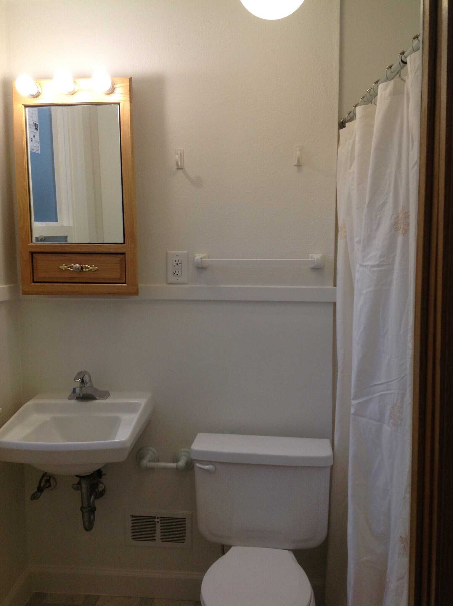 Bathroom - 537 2nd Ave NW
