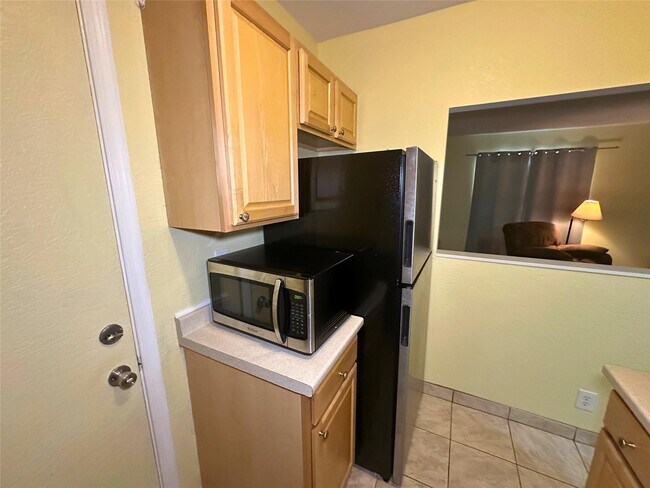 Building Photo - 2171 NE 66th St