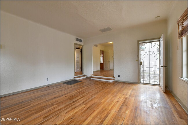 Building Photo - 1100 Kelly Way