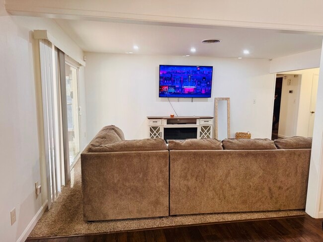 Building Photo - 4406 Glencannon St