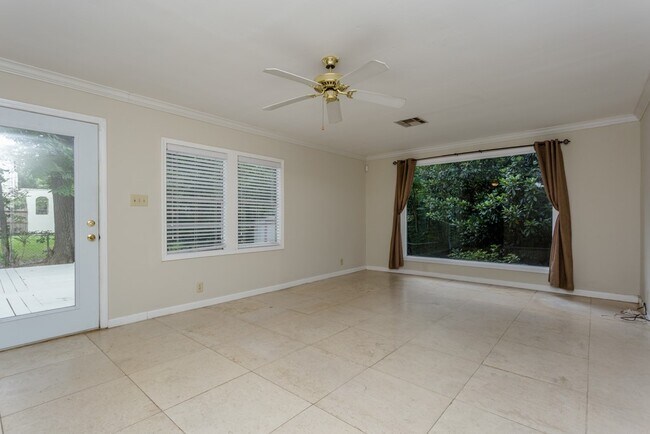 Building Photo - 1230 Timbergrove Ln
