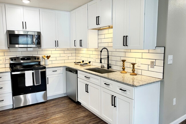 Building Photo - Parkwood Terrace