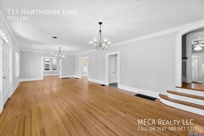 Building Photo - 715 Hawthorne Ln