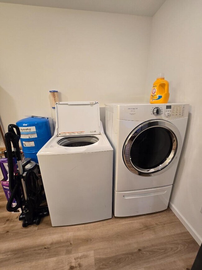 Building Photo - N2287 Memorial Dr