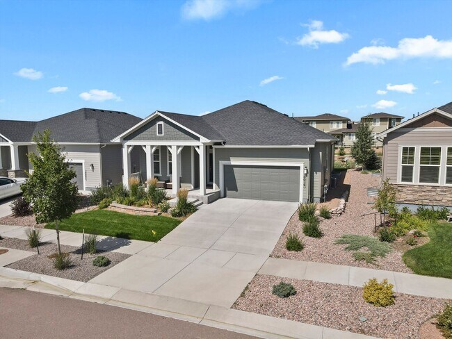 Building Photo - Single Family w/ Elegance