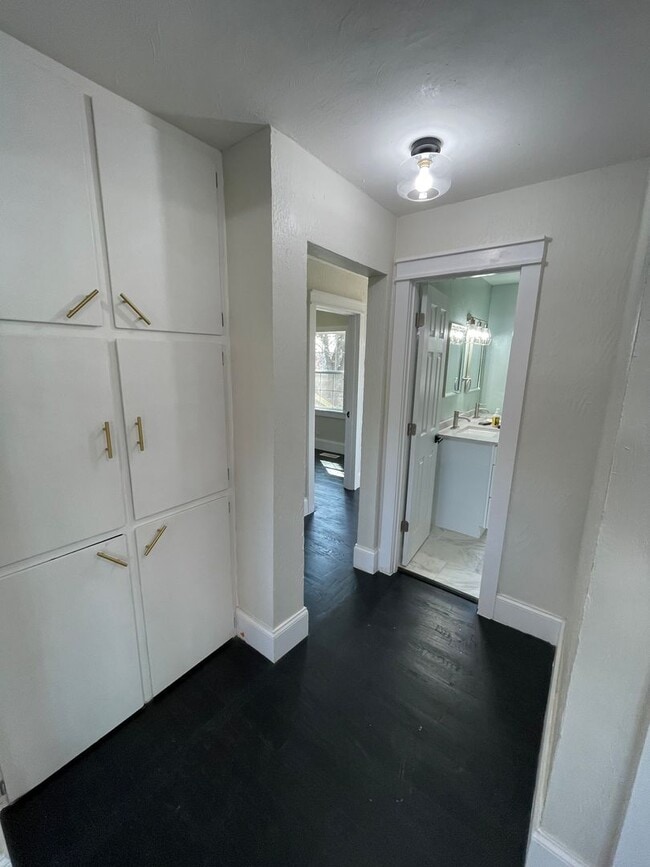 Building Photo - GORGEOUS 4 BEDROOM HOME