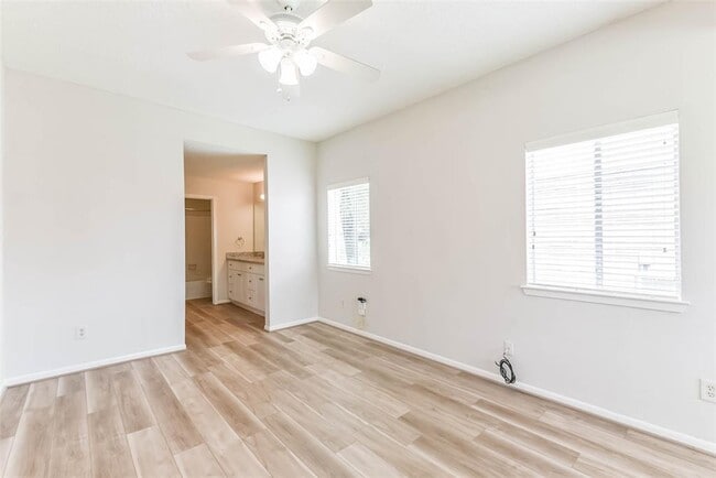 Building Photo - 9622 Oldenburg Ln