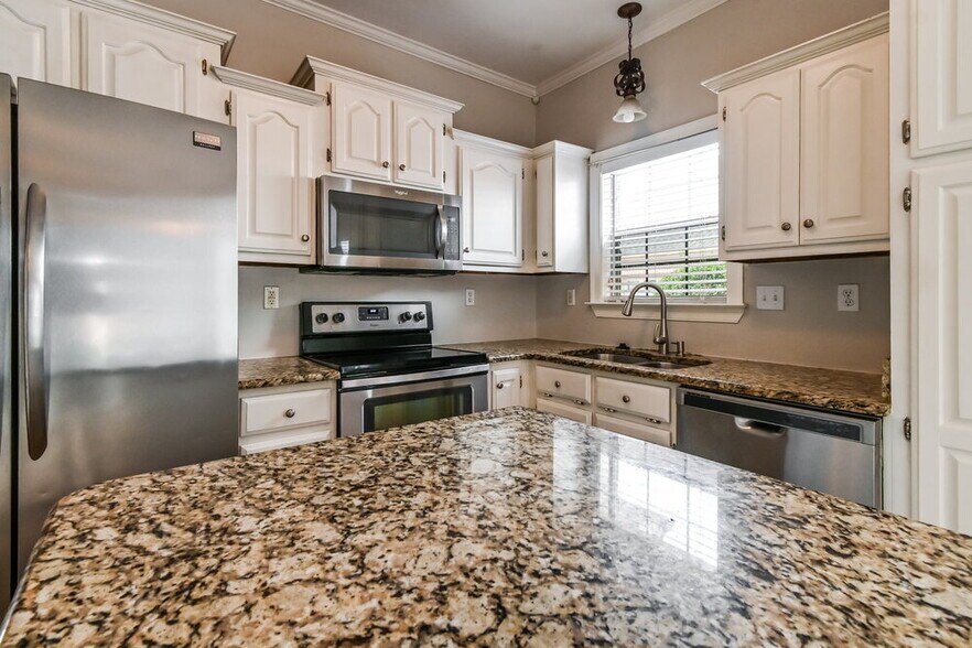 Building Photo - 2720 Graystone Dr