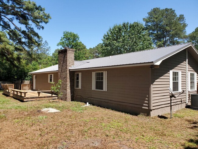 Building Photo - NEWLY RENOVATED- MOVE IN SPECIAL 300.00 OF...