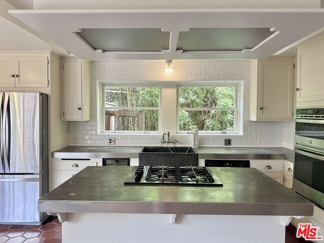 Building Photo - 2216 Meade Pl