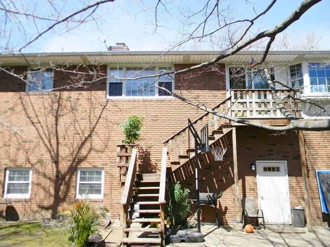Building Photo - 245 Pompton Ave