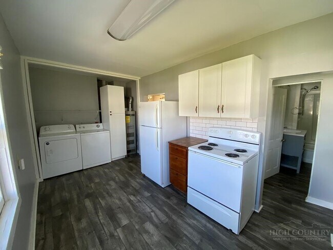 Building Photo - 2 W 4th St