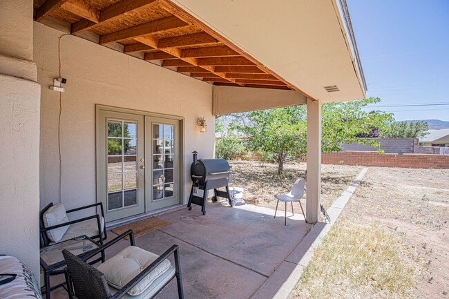 Building Photo - Spacious 3 Bedroom home with Solar Panels