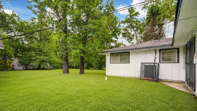 Building Photo - 7329 Gleason Rd