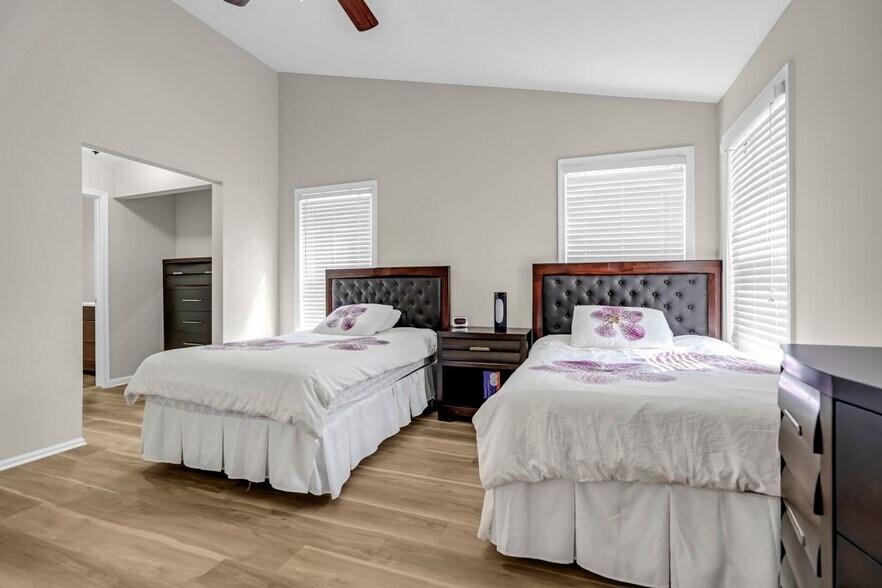 Building Photo - 6 Cattail Dr