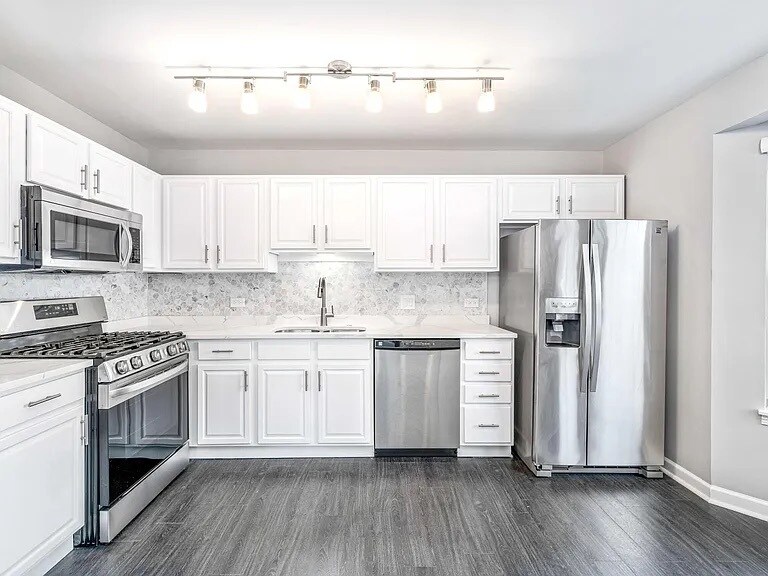 Building Photo - 13843 S Cambridge Cir
