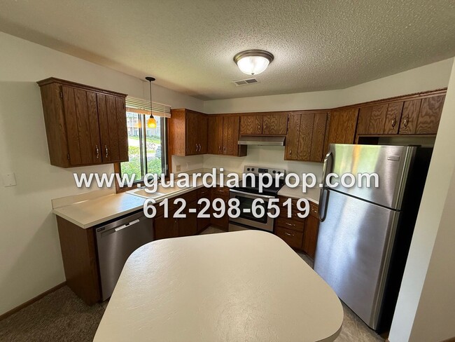 Building Photo - One Level End Unit Townhouse Available Now...