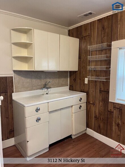 Building Photo - 3112 N Hickory St