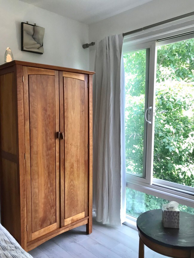 Building Photo - 1319 Alpine Ave