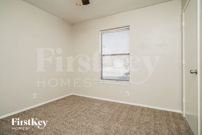 Building Photo - 1708 White Oak Ct