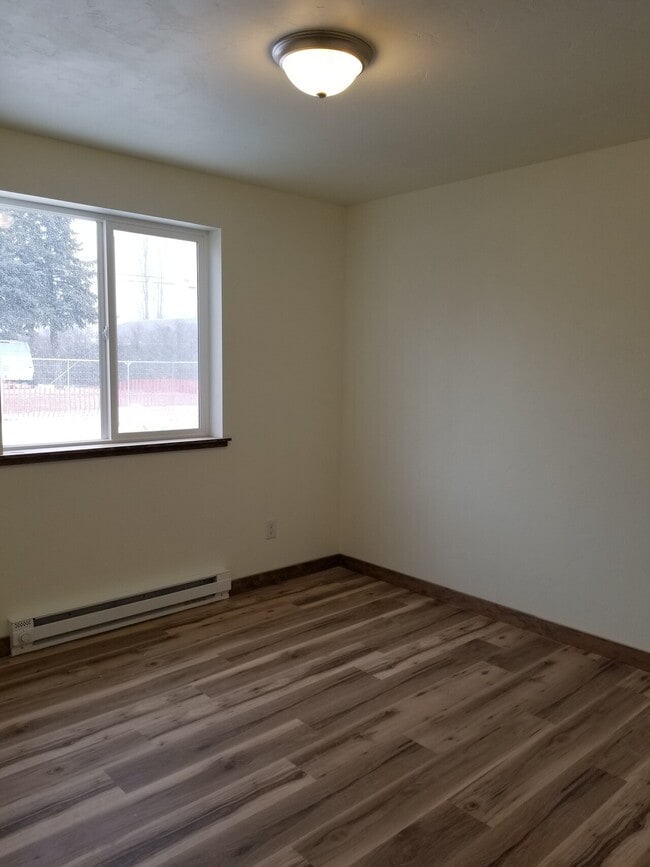 Building Photo - Jump Acres
