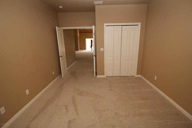 Building Photo - 1015 Venetian Dr