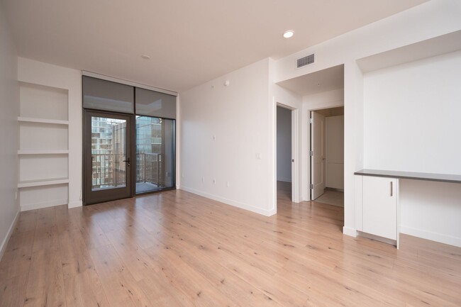 Building Photo - Luxury 1BE/1BA condo at the Pullman Gulch ...