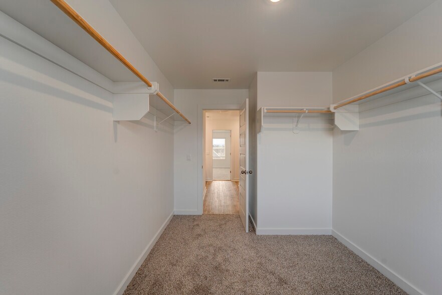 Building Photo - 139 S Maroon Ave