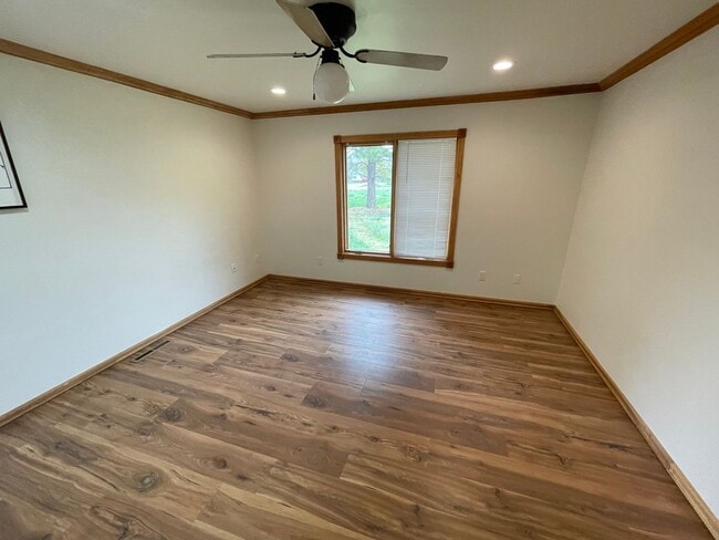 Building Photo - Spacious Single Level Ranch Style 4 Bed 2 ...