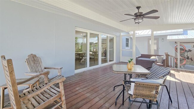 Building Photo - 515 34th Ave NE