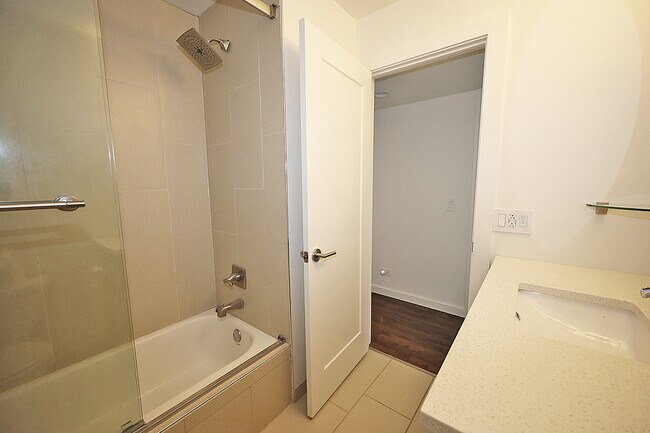 Building Photo - 48 Lambert Dr