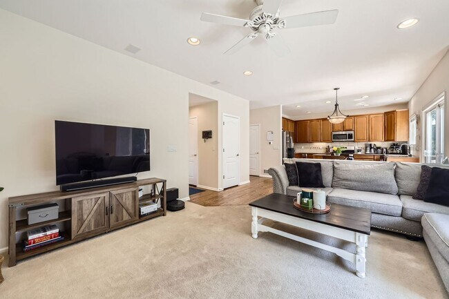 Building Photo - Walkability, Space, and Sunshine: 4Bd Home...