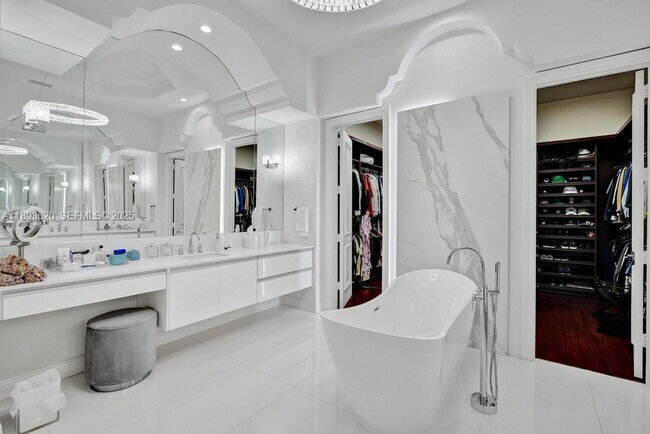 Building Photo - 1516 Island Blvd