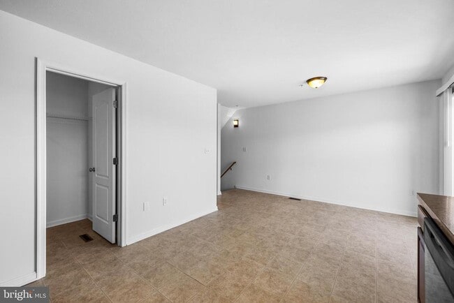 Building Photo - 116 Breezewood Dr
