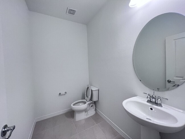 Building Photo - Available NOW! Epperson lagoon 4 Bed, 2.5 Bath Home in Wesley Chapel, FL - A Must-See Rental Prop...