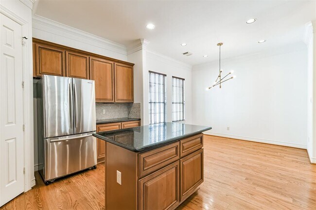 Building Photo - 1529 Rosewood St