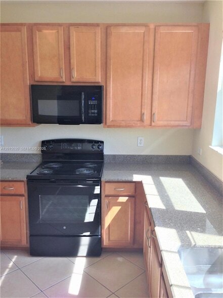 Building Photo - 690 Amador Ln