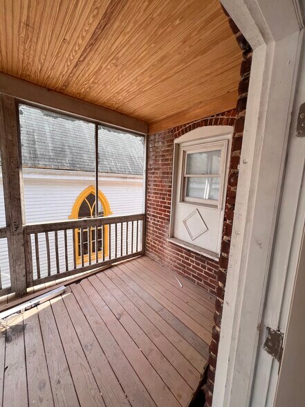 Building Photo - 1005 W High St