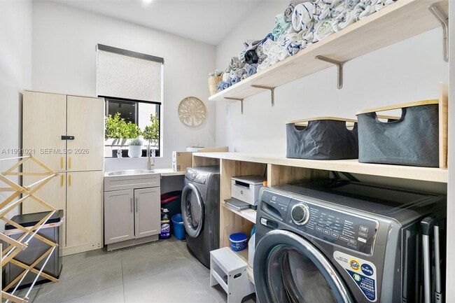 Building Photo - 2215 NE 19th St