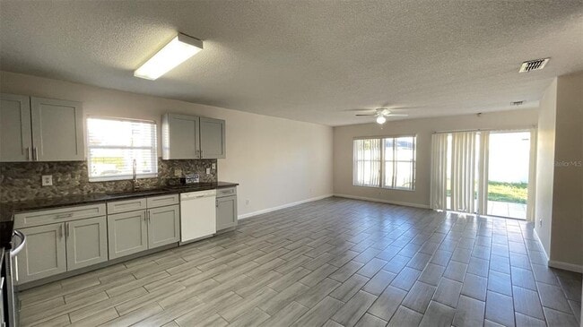 Building Photo - 1365 Epson Oaks Way