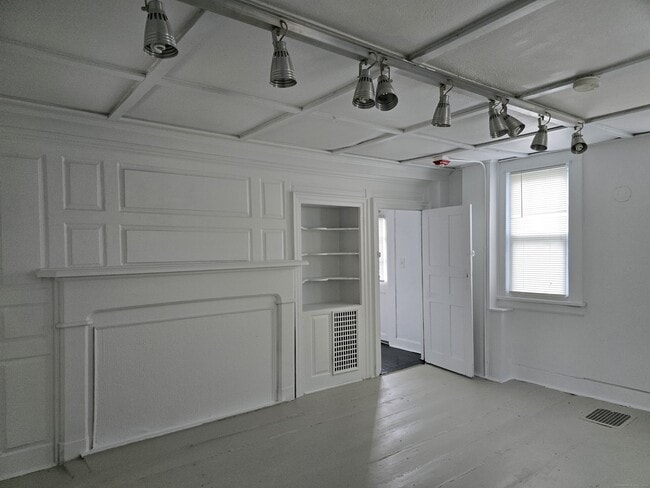 Building Photo - 27 Nichols Ave