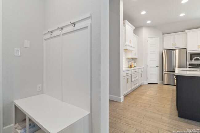 Building Photo - 149 Red Oak