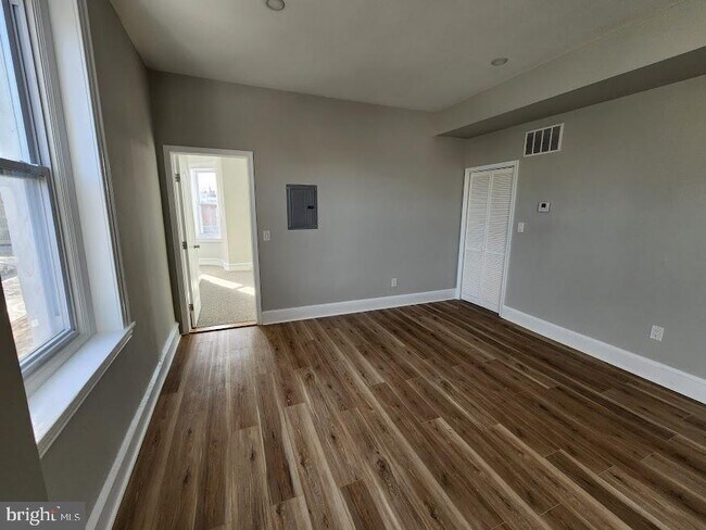 Building Photo - 5535 Ridge Ave