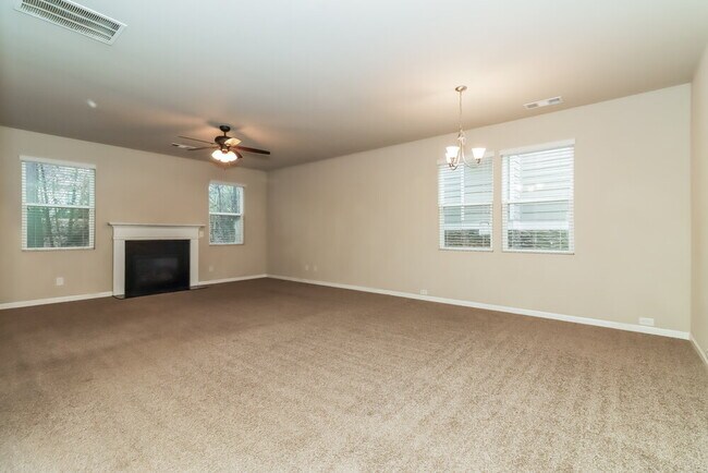 Building Photo - 618 Royal Crest Ct