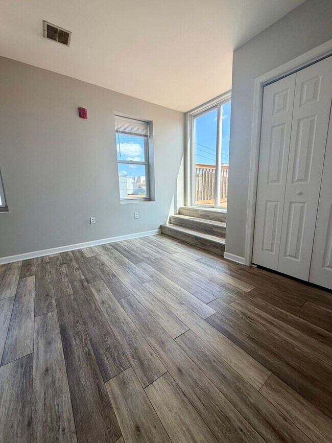 Building Photo - 2725 E Lehigh Ave