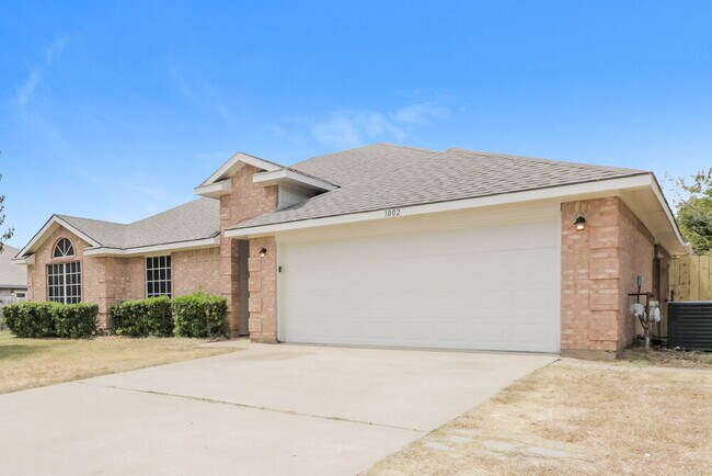 Building Photo - 1002 Aries Ct