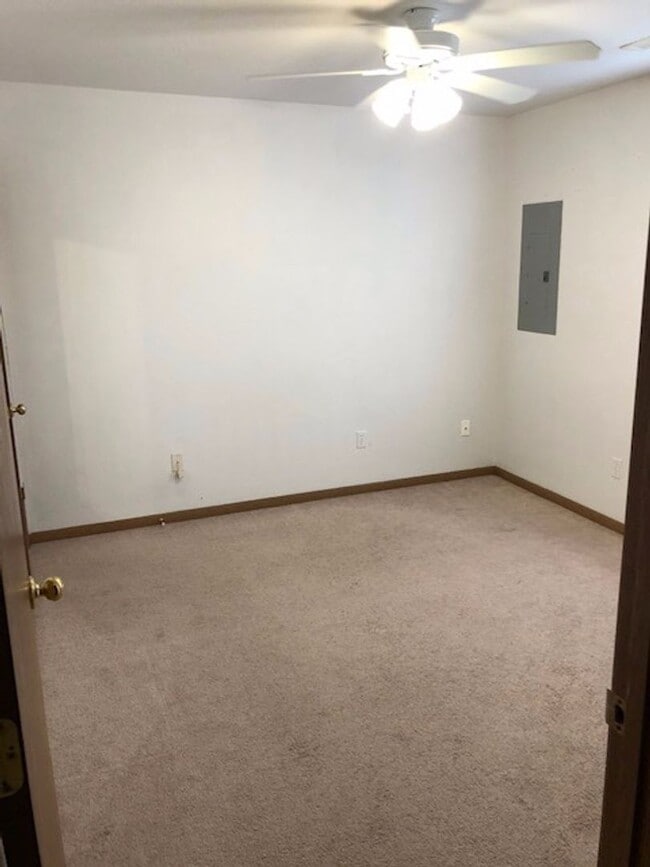 Building Photo - 4809-4811 Geyser Blvd